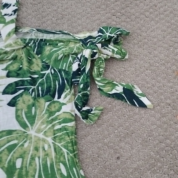 Green top - Picture 7 of 11